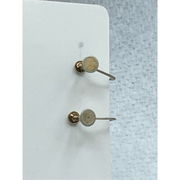 Vintage milky green jade screw back earrings - Picture 5 of 12